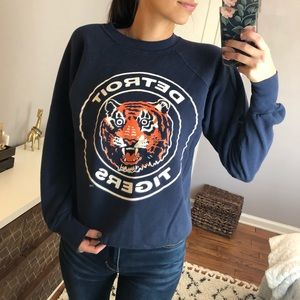 VINTAGE Detroit Tigers Logo Sweatshirt!